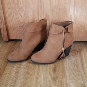 LC Lauren Conrad ankle boots size 10 shoes